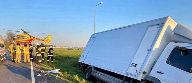 Wypadek na drodze krajowej nr 12. Na miejscu lądował helikopter LPR [ZDJĘCIA] - Zdjęcie główne