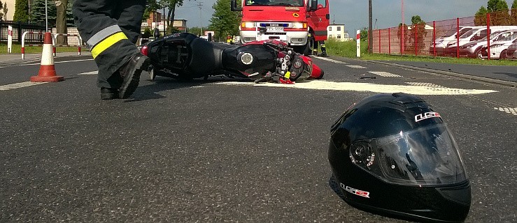 Wypadek na "12". Motocyklista w szpitalu - Zdjęcie główne