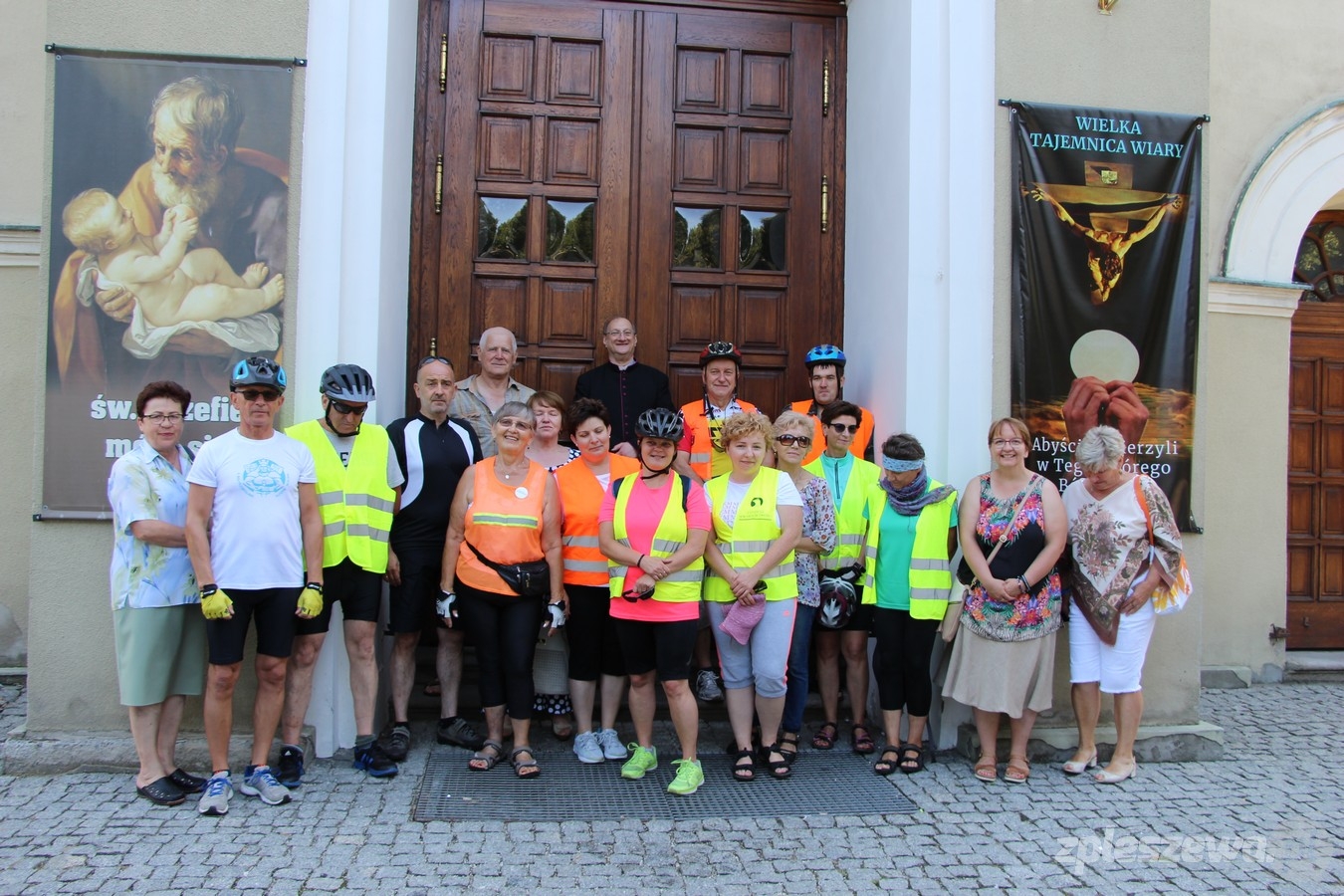 Pleszew. Pielgrzymka Grupy Rowerowej Akcji Katolickiej - Zdjęcie główne
