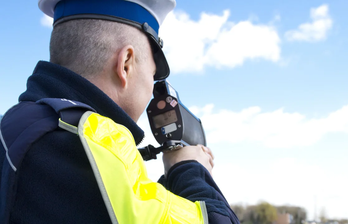 Pędzili ponad 100 km/h w obszarze zabudowanym. Dwóch kierowców wpadło w gminie Gizałki - Zdjęcie główne