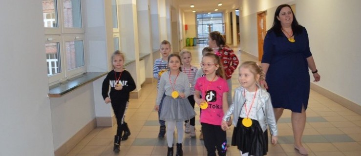 Pleszew. Przedszkolaki poznały swoją przyszłą szkołę - Zdjęcie główne