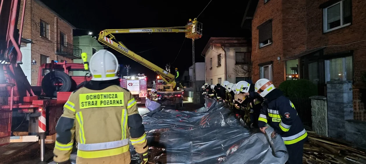 Sprzątanie po wichurze trwa. Strażacy pracowali do późnych godzin [ZDJĘCIA I FILM] - Zdjęcie główne