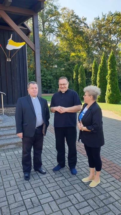 ﻿Arcybiskup Jan Romeo Pawłowski - dyplomata watykański - odwiedził Lenartowice.
