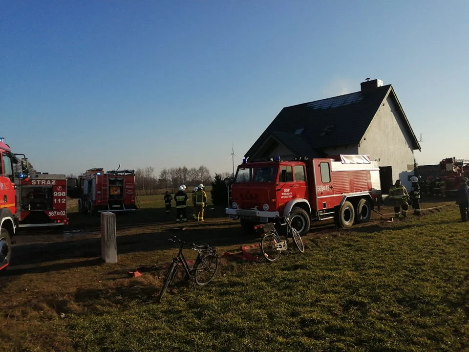 Pożar poddasza w Gizałkach. "Straty są dość duże" - Zdjęcie główne