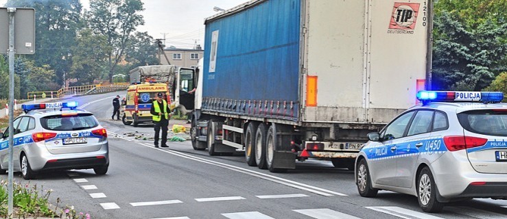 Wypadek na "12". Tir wjechał w śmieciarkę - Zdjęcie główne