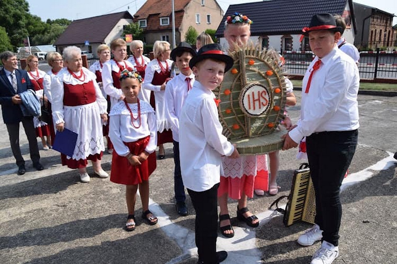  Dożynki w Suchorzewie. W tym roku mieszkańcy świętowali inaczej [ZDJĘCIA]  - Zdjęcie główne