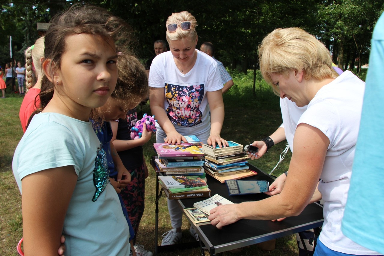 Biblioteczka plenerowa w Jedlcu - Zdjęcie główne