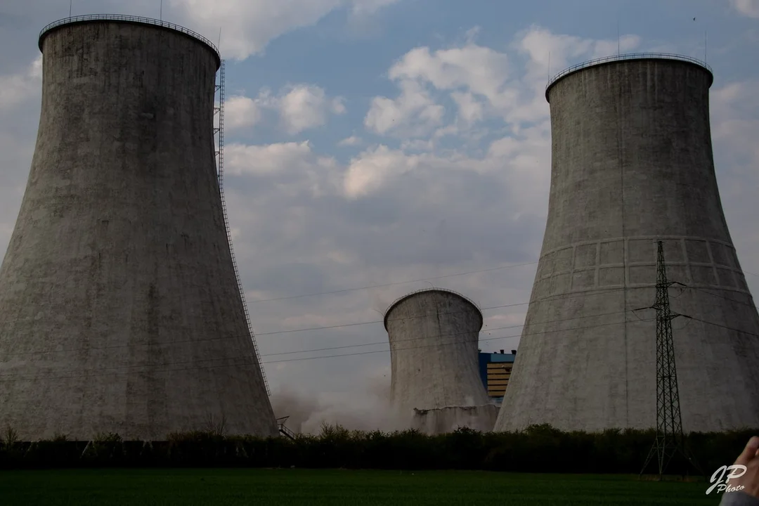 Rozpoczął się kolejny etap wyburzania elektrowni w Turku [ZDJĘCIA I FILM] - Zdjęcie główne