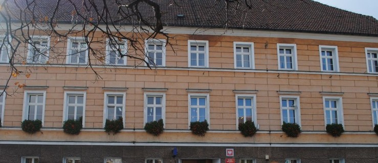 Pleszew. Czy w pleszewskim urzędzie będą zwolnienia? - Zdjęcie główne