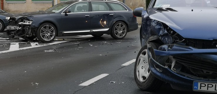 Wracali z sądu. Przejechali na czerwonym świetle - Zdjęcie główne