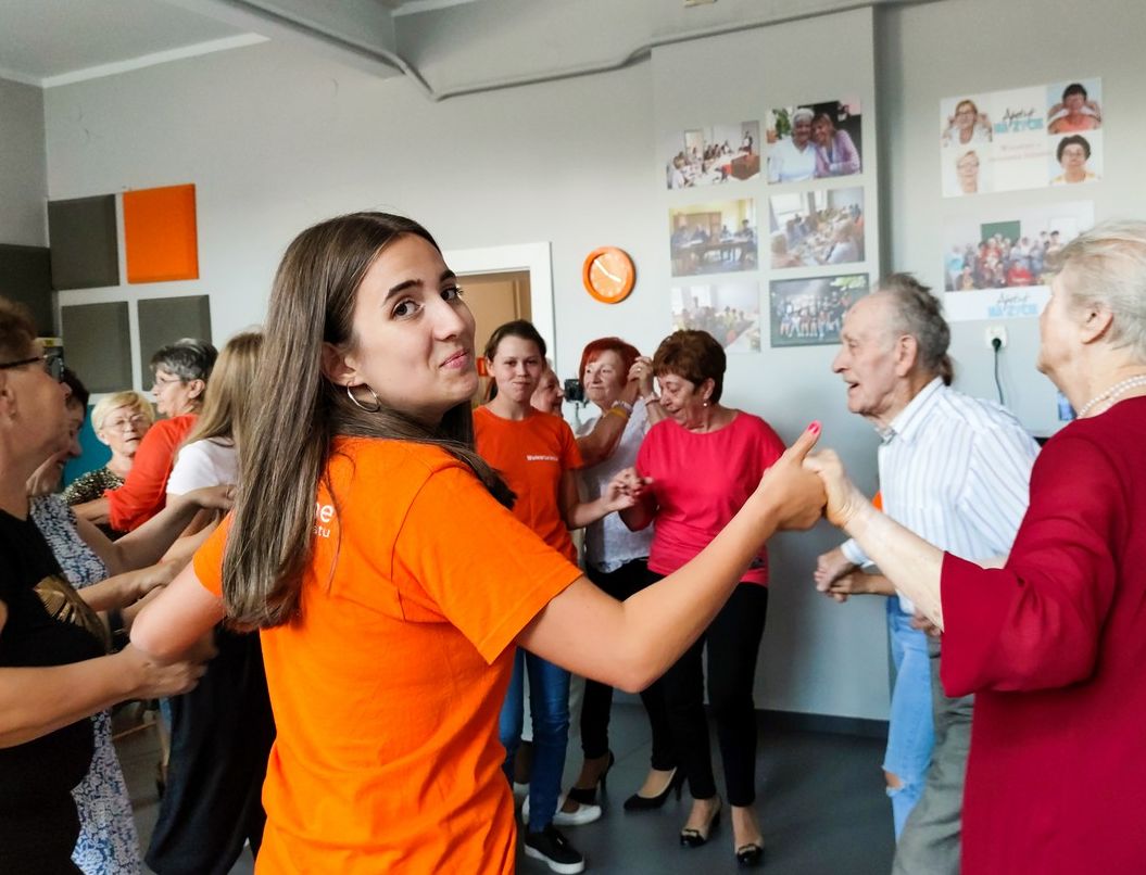 Pleszew. Seniorzy bawili się na potańcówce w CWIO! [ZDJĘCIA] - Zdjęcie główne