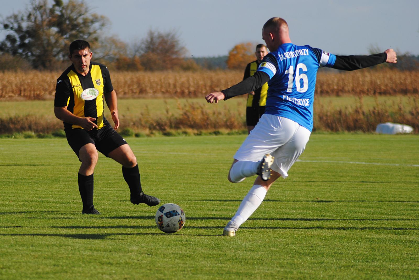 Gladiatorzy Pieruszyce - Czarni Wierzbno 2:1