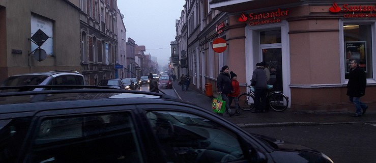 Duży ruch w mieście, zwłaszcza przy marketach - Zdjęcie główne