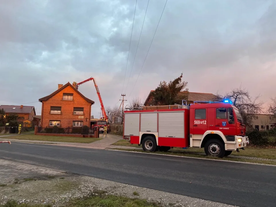 Powiat pleszewski. Strażacy walczą ze skutkami silnego wiatru [ZDJĘCIA] - Zdjęcie główne