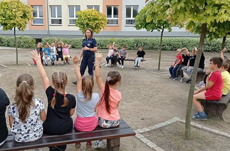 Ważna akcja pleszewskiej policji w szkole. "Ktoś miły także może mieć złe zamiary" - Zdjęcie główne