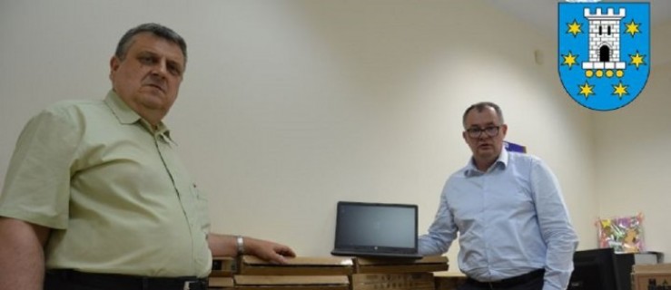 Powiat pleszewski dostał pieniądze na laptopy i środki ochrony - Zdjęcie główne