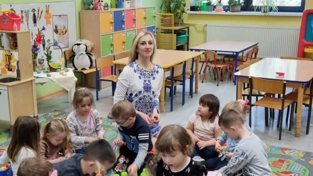 14 kobiet z Ukrainy pomaga w szkołach, w których znajdują się dzieci uchodźców - Zdjęcie główne