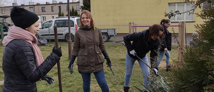 Fabianów. Uporządkowali place zabaw - Zdjęcie główne