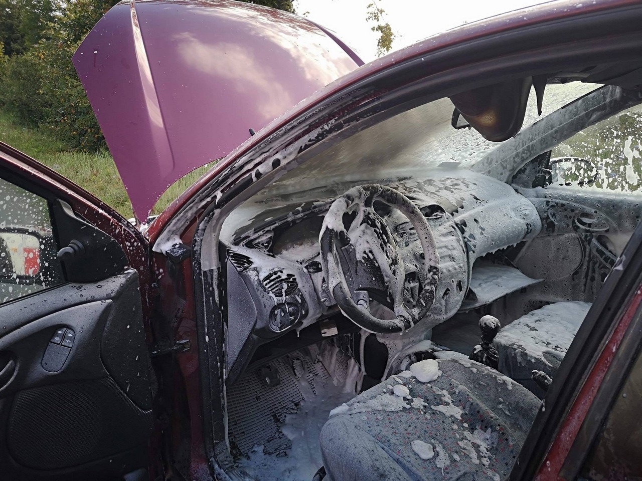 pożar auta dobrzyca - Zdjęcie główne