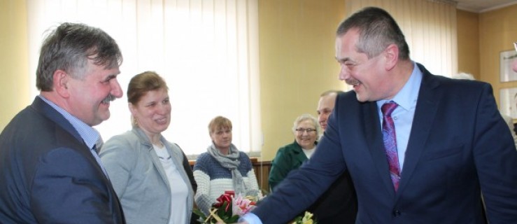 Czermin. Dariusz Dobrychłop odebrał gratulacje z rąk władz gminy - Zdjęcie główne