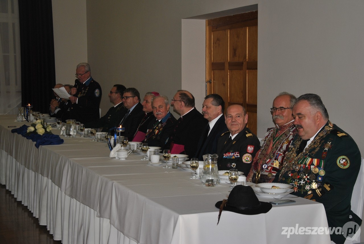 Bracia Kurkowi z biskupem... - Zdjęcie główne