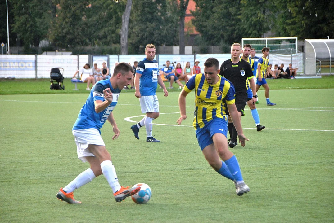 Derby dla Gladiatorów. Czarni też awansowali - Zdjęcie główne