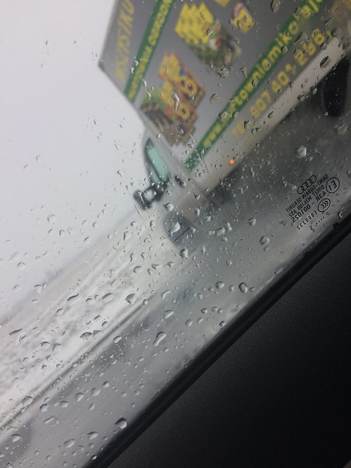 auto w rowie - Zdjęcie główne