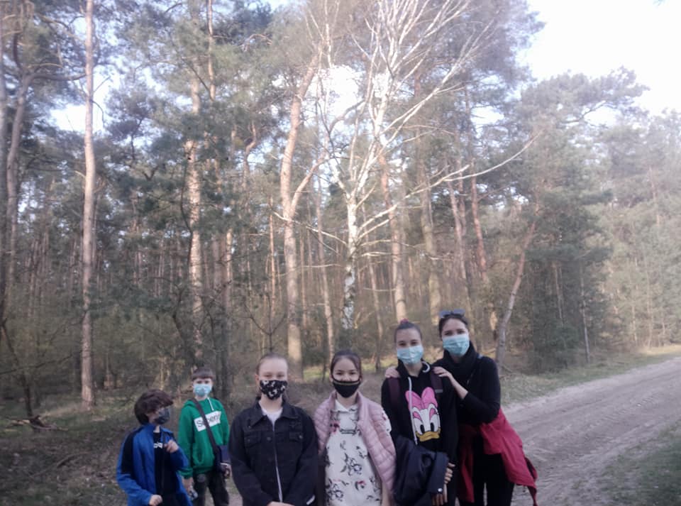 "Cudze chwalicie swego nie znacie” - pod takim hasłem w szkole w Lenartowicach zorganizowano cykl pieszych wycieczek