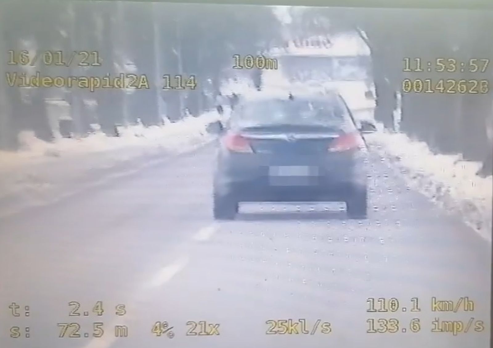 Powiat pleszewski. Jeden pędził przez wieś 109 km/h. Drugi wyprzedzał na "ciągłej". Policja publikuje film! - Zdjęcie główne