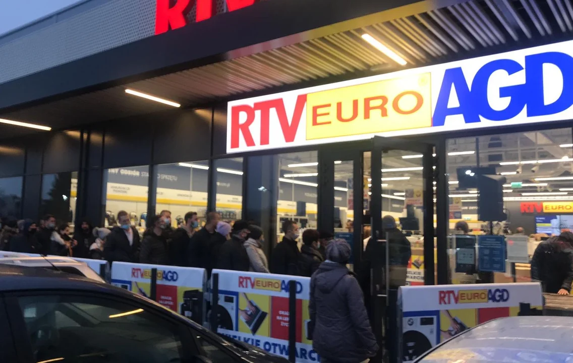 Ogromne kolejki pod nową galerią handlową. Dziś otwarcie RTV Euro AGD [ZDJĘCIA, WIDEO] - Zdjęcie główne