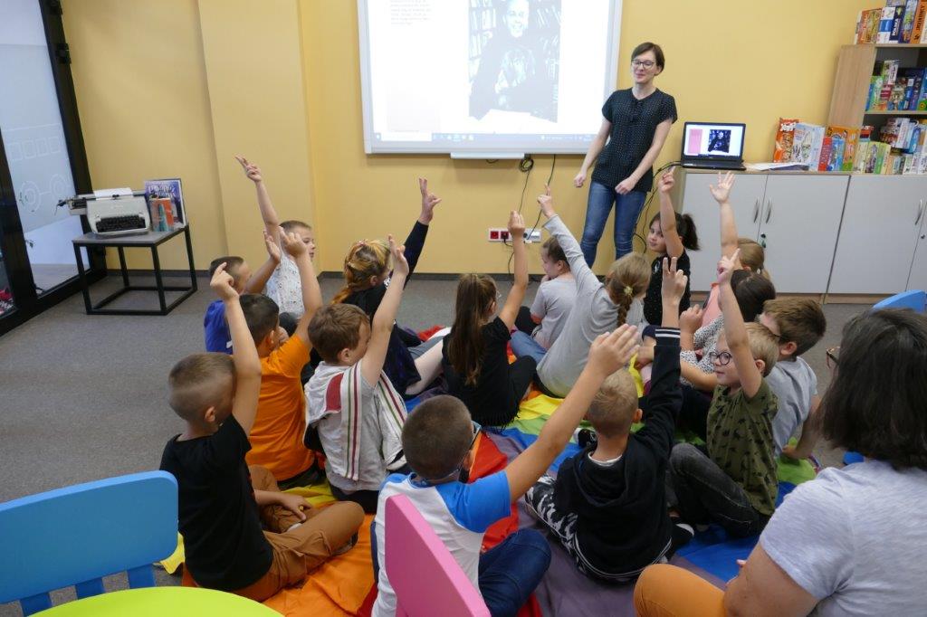 "Kosmiczne" imprezy w bibliotece w Pleszewie! To był niezwykły miesiąc ze Stanisławem Lemem - Zdjęcie główne