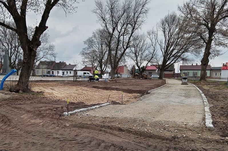 Chocz. Czwarty etap prac na Placu 1 Maja - Zdjęcie główne