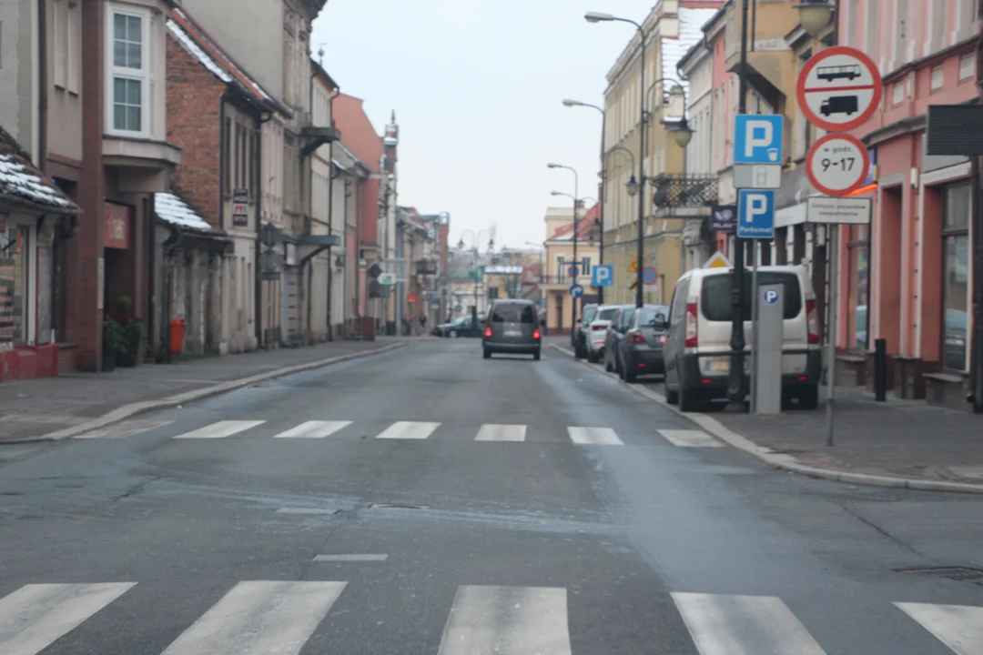 31-latek uszkodził kilka aut na ul. Kaliskiej w Pleszewie - Zdjęcie główne