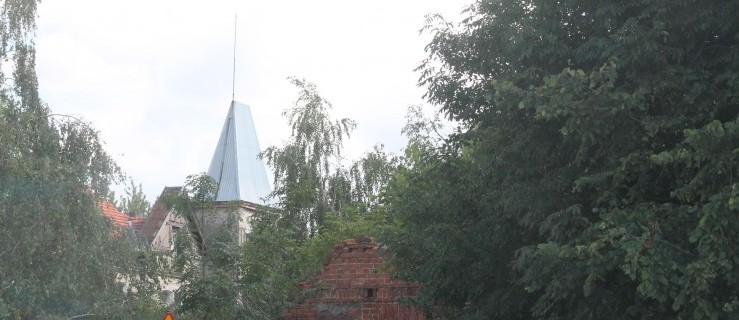 Gmina Czermin. - Przy pałacu jest niebezpiecznie! – alarmują ludzie - Zdjęcie główne