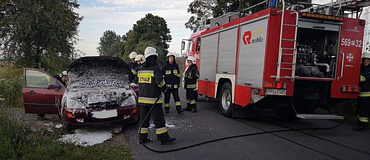 Dobrzyca. Auto stanęło w płomieniach [ZDJĘCIA] - Zdjęcie główne