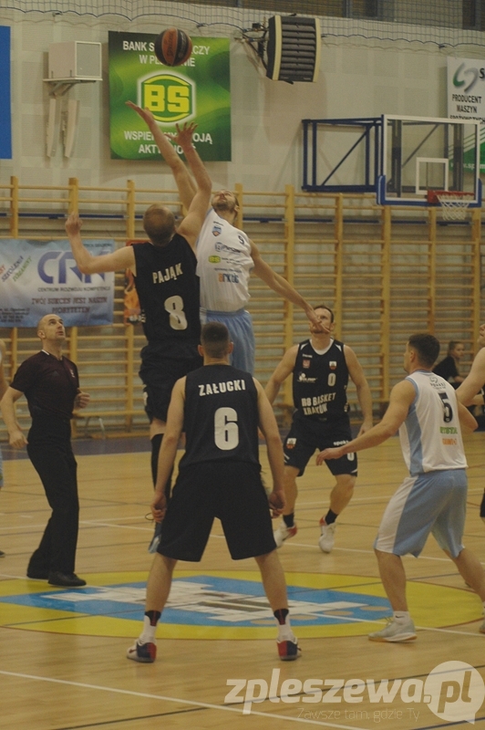 Kosz Pleszew - R8 Basket AZS Politechnika Kraków - Zdjęcie główne