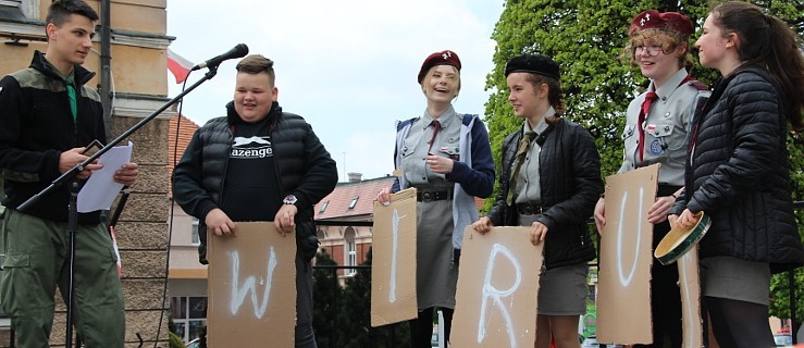 Dzień Flagi Rzeczpospolitej Polskiej z harcerzami [FOTO] - Zdjęcie główne