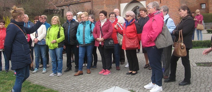 Seniorzy na wycieczce w Toruniu - Zdjęcie główne