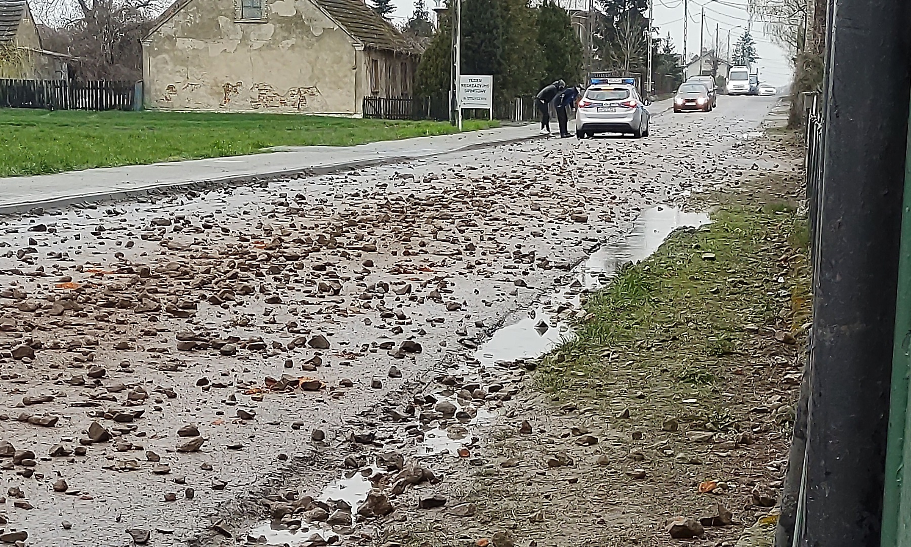 Gmina Dobrzyca. Gruz na drodze w Strzyżewie. „To była jakaś masakra!” – mówią ludzie - Zdjęcie główne