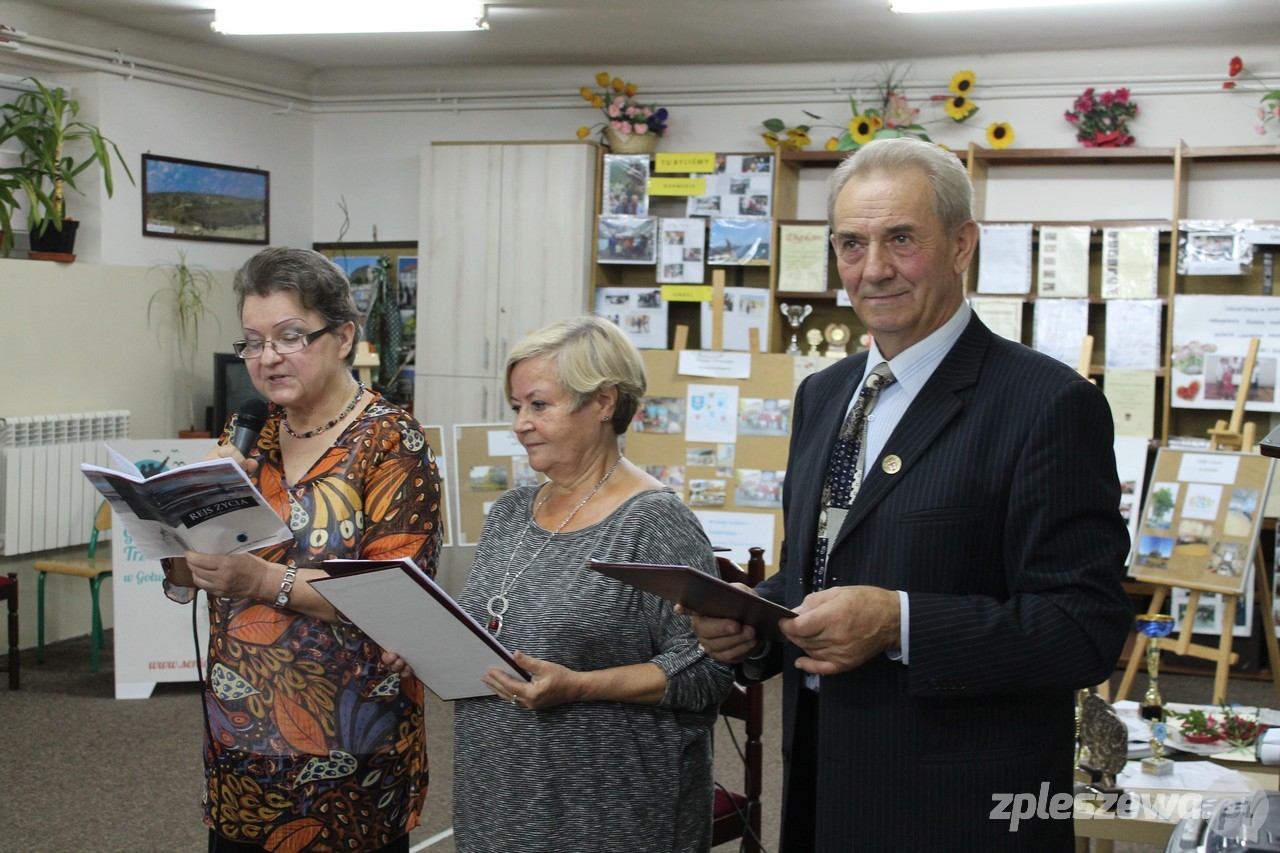 Inauguracja, upominki i śpiew - Zdjęcie główne