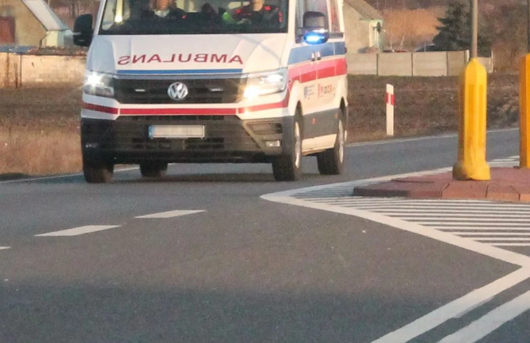 Tragedia na terenie jednego z zakładów w Dobrzycy. Zmarł młody mężczyzna - Zdjęcie główne