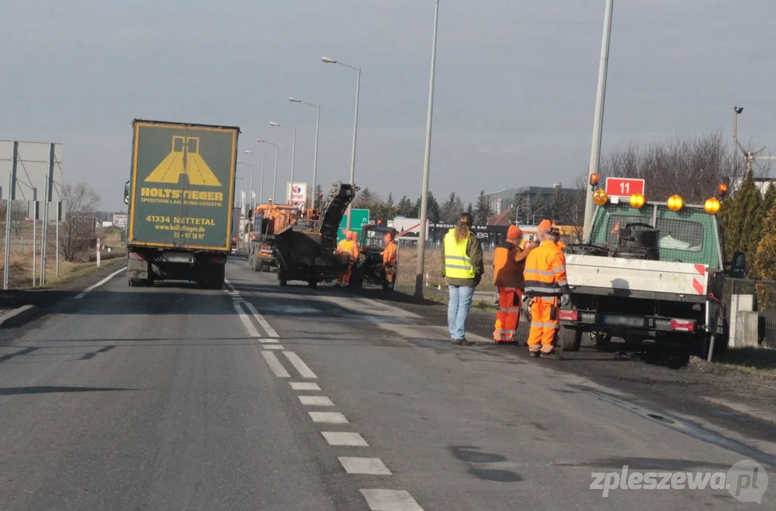 Pleszew. Uwaga kierowcy, są utrudnienia na drodze krajowej [ZDJĘCIA] - Zdjęcie główne