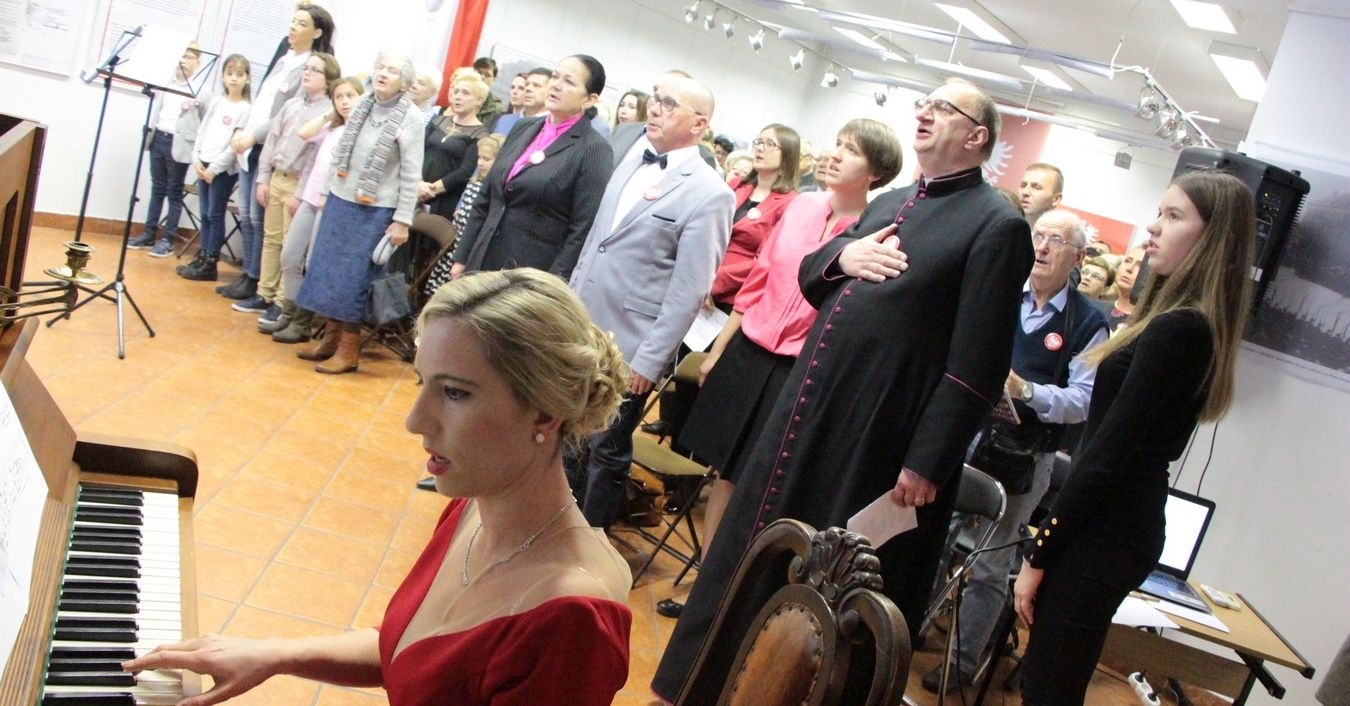 Pleszew. Wieczór pieśni patriotycznych - Zdjęcie główne