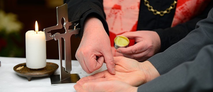 Sakrament namaszczenia. Co z odwiedzinami chorych?  - Zdjęcie główne