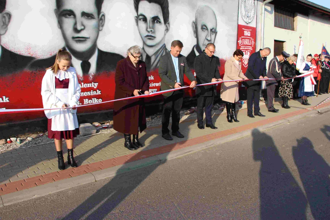 Piękna uroczystość w Czerminie. Odsłonięto historyczny mural [ZDJĘCIA] - Zdjęcie główne