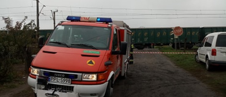 Tragiczny wypadek na przejeździe kolejowym. Motorowerzysta wjechał pod pociąg - Zdjęcie główne