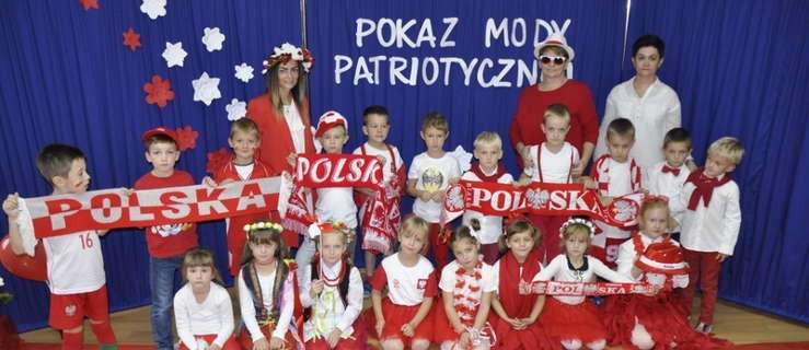 Przedszkolaki na wybiegu, czyli Pokaz Mody Patriotycznej (FOTO) - Zdjęcie główne