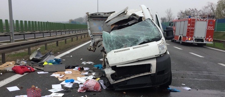 Nie żyje 27-letni Ukrainiec. Bus uderzył w naczepę ciężarówki - Zdjęcie główne