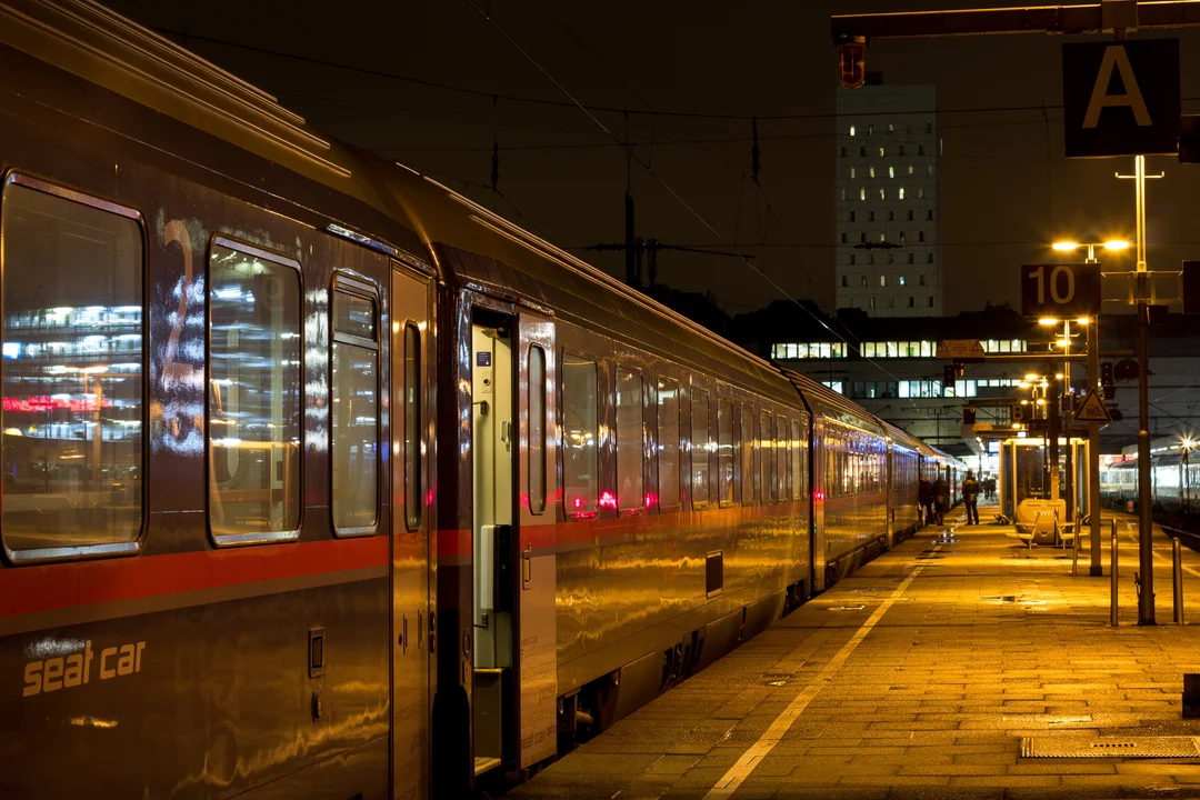 Bezpośrednie połączenie kolejowe Leszno - Warszawa. Kiedy pociągi wyjadą na tory? - Zdjęcie główne