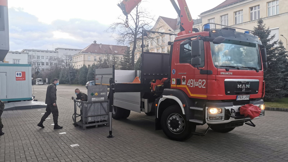 Strażacy pomagają wielkopolskim szpitalom. Tworzą "banki z tlenem" - Zdjęcie główne